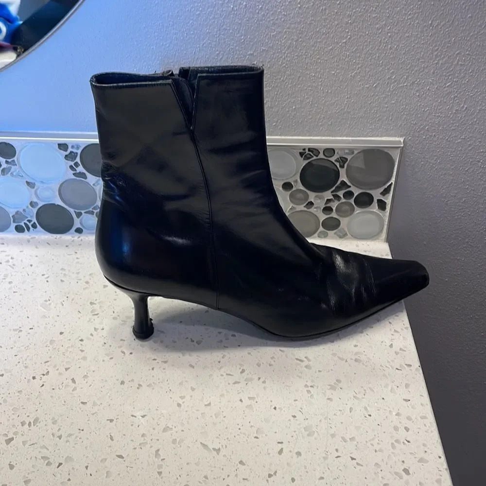 Stuart Weitzman Right Leather Boot Only - image 7